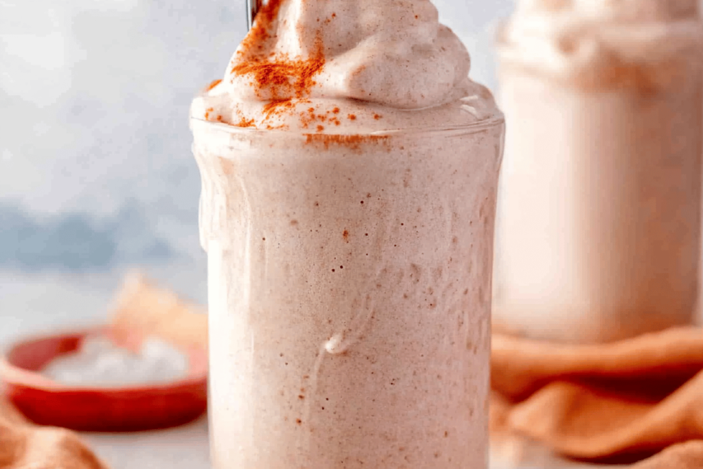 Genieße einen köstlichen, schokoladigen Frosty ganz einfach selbst gemacht.